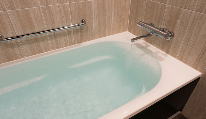 Bathtub filling with water