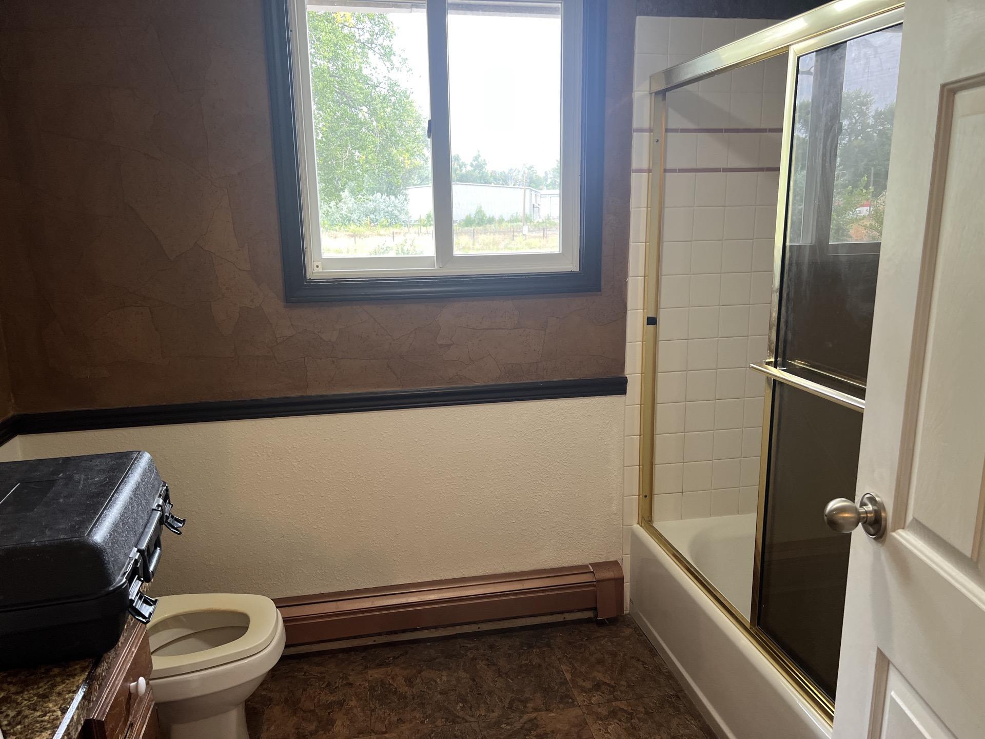 Overview of a clean bathroom after a professional mold and moisture inspection.
